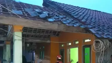 Dampak Cuaca Ekstrem di Bogor: 90 Rumah Rusak Diterjang Angin Kencang