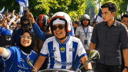 Dedi Mulyadi Bonceng “Gebetan” saat Konvoi Persib Bandung, Bobotoh Auto Iri