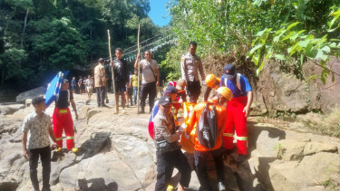 Detik-Detik Jembatan Gantung Cunca Wulang Ambruk Tewaskan Dua  Wisatawan Austria
