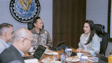 Netizen Salfok Foto-foto Sherly Tjoanda dan AHY, Menko Infra dan Gubernur Malut Itu Fokus Bahas Konektivitas Wilayah