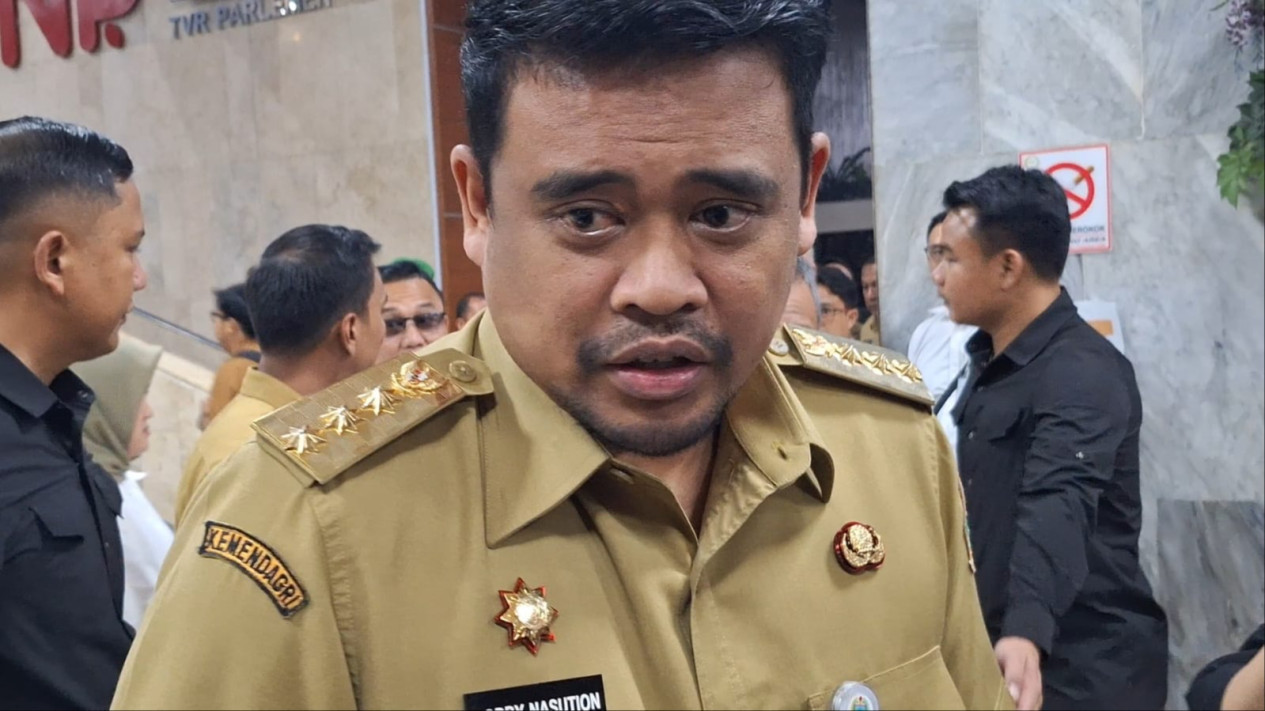 Soal Black Out Sumatera, Bobby Nasution Sebut Pemerintah Bagi-bagi Genset ke Sejumlah Titik
            - galeri foto