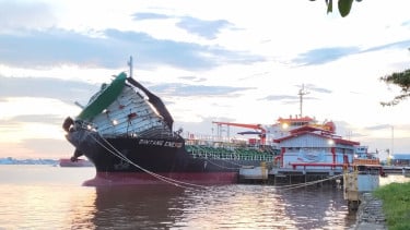 Insiden Ledakan Kapal Tanker "Bintang Energi" Guncang Dermaga Depot Pertamina Pontianak, Tiga Orang Terluka