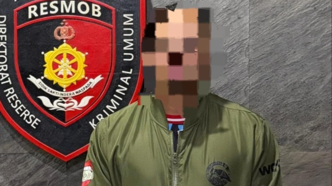 Polisi Ungkap WNA Brunei Korban Penganiayaan Hingga Tewas Saling Kenal dengan Pelaku, Motif Didalami
            - galeri foto