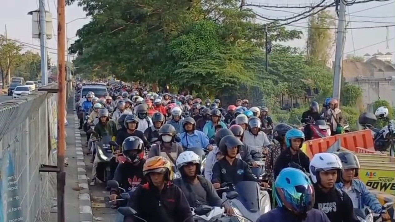 Tradisi Toron ke Madura, Akses Masuk Suramadu Macet
            - galeri foto