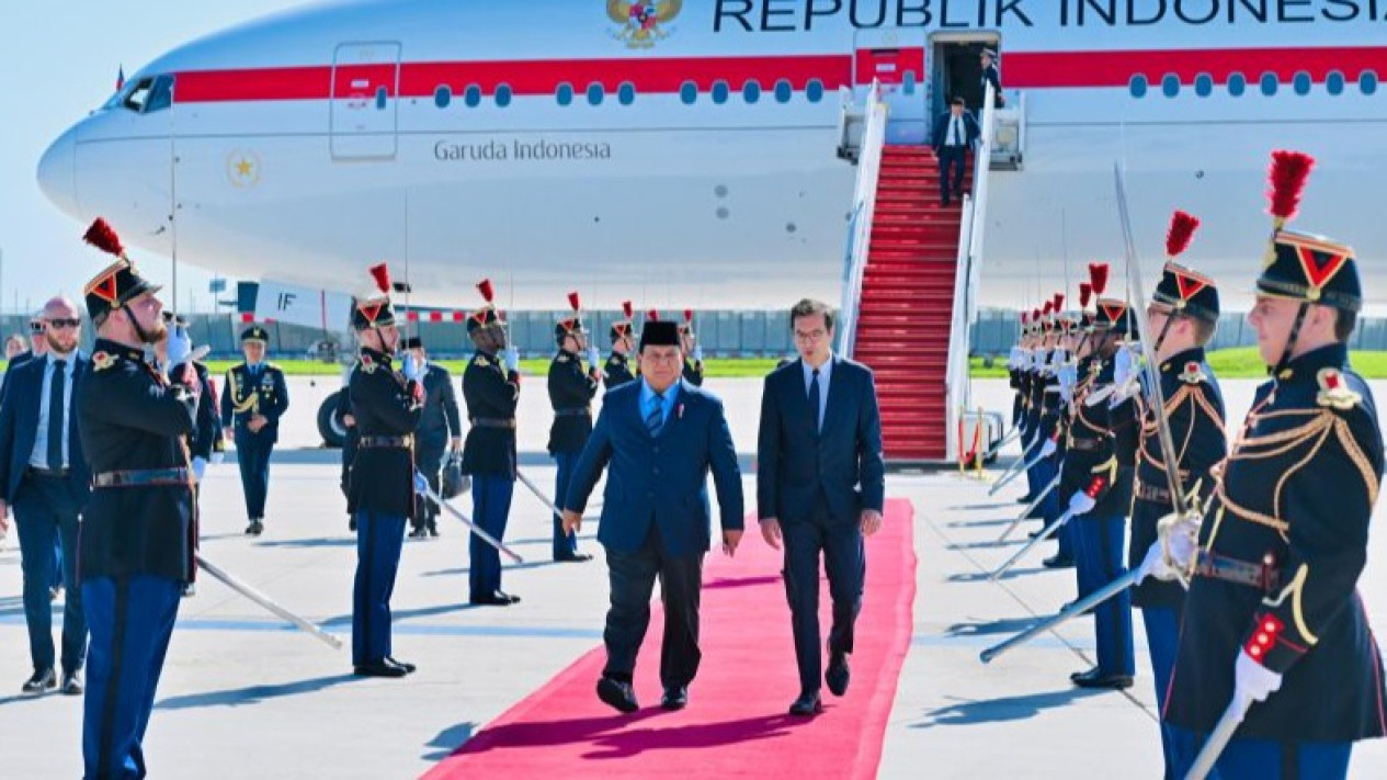 Seskab Teddy: Presiden Prabowo Dijadwalkan Salat Idul Adha di Wisma KBRI Paris
            - galeri foto