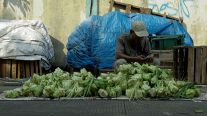 Lensa Berbicara: Ramai Diburu Warga, Harga Kulit Ketupat Justru Anjlok
