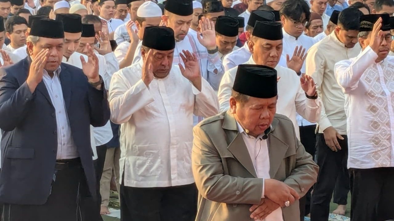 Pramono Naik Haji, Wagub Rano Karno Pimpin Salat Idul Adha di Balai Kota Jakarta
            - galeri foto