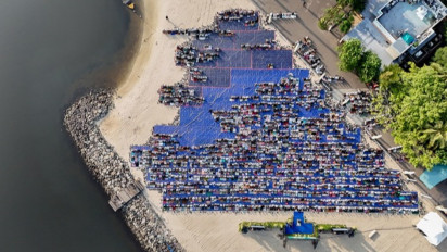 Lensa Berbicara: Ratusan Jemaah Laksanakan Salat Idul Adha 1447 H di Pantai Lagoon Ancol