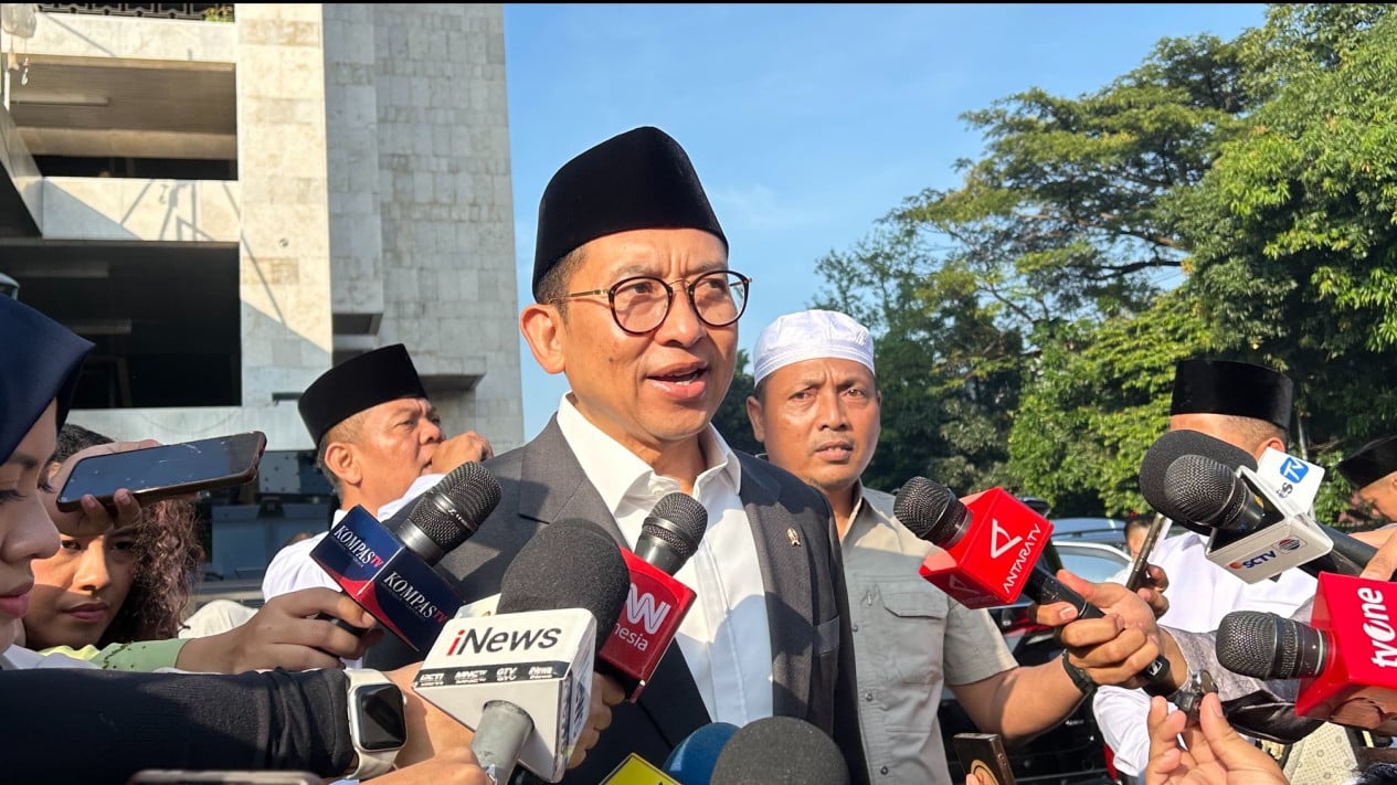 Kunker Prabowo ke Prancis Saat Idul Adha Jadi Sorotan, Fadli Zon: Enggak Ada Masalah
            - galeri foto