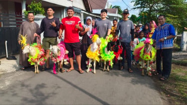 Tradisi Unik di Lumajang, Kambing Kurban Dirias dan Diarak Keliling Kampung Ala Karnaval
