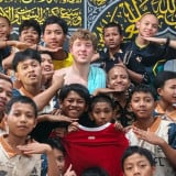 ‎Ole Romeny Bikin Haru, Main Hadroh Bareng Santri Jelang Bela Timnas Indonesia di FIFA Matchday