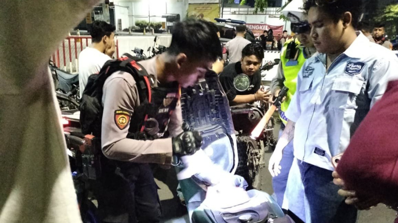 Polres Jakut Gelar Patroli Saat Malam Takbir Idul Adha, Dua Pengguna Narkoba Diamankan
            - galeri foto