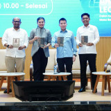 Anthony Leong Bagikan Buku Soemitro dan Margono, Tegaskan Pentingnya Kemandirian Ekonomi Nasional