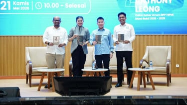Anthony Leong Bagikan Buku Soemitro dan Margono, Tegaskan Pentingnya Kemandirian Ekonomi Nasional