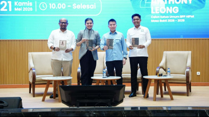 Anthony Leong Bagikan Buku Soemitro dan Margono, Tegaskan Pentingnya Kemandirian Ekonomi Nasional