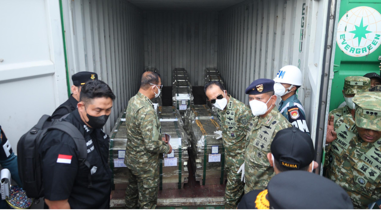 TNI AL Gagalkan Penyelundupan 390 Ton LTJ dan Unsur Radioaktif Ilegal di Kepri
            - galeri foto