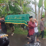 Suasana Haru Selimuti Pemakaman Jenazah Mahasiswa UGM dan Keluarganya yang Meninggal di Wisata Posong Temanggung