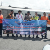Berkomitmen untuk Terus Mengedukasi Masyarakat tentang Pentingnya Menjaga Keselamatan Perjalanan Kereta Api, KAI Bandara Gelar Sosialisasi Keselamatan di JPL 683 Stasiun Wates