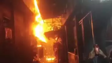 Kebakaran Melanda Rumah di Tambora Jakbar, Belasan Branwir dan 60 Personel Damkar Diterjunkan