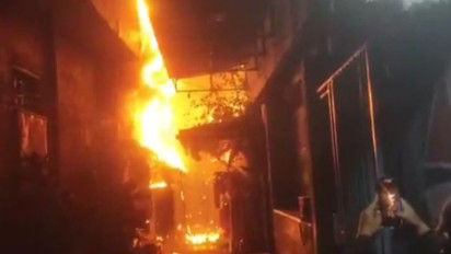 Kebakaran Melanda Rumah di Tambora Jakbar, Belasan Branwir dan 60 Personel Damkar Diterjunkan