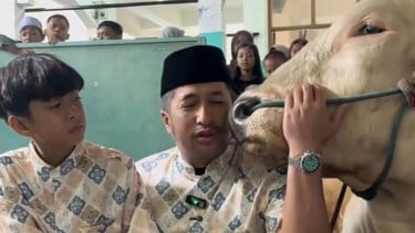 Bikin Air Mata Publik Tak Terbendung, Sapi Kurban Popeye Menangis dan Cium Irfan Hakim Sebelum Disembelih