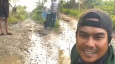 Pemuda Babelan Ngadu ke Dedi Mulyadi, Sindir Pejabat Ogah Perbaiki Jalan Rusak: Gak Boleh Dirapikan, Takut Miskin