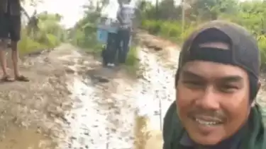 Pemuda Babelan Ngadu ke Dedi Mulyadi, Sindir Pejabat Ogah Perbaiki Jalan Rusak: Gak Boleh Dirapikan, Takut Miskin