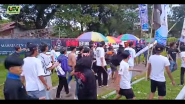 Tawuran Antar Suporter Semi Final Liga Tarkam Piala PSSI di Banyuwangi, Enam Luka-luka