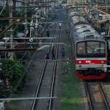 Momen Lucu di Lintas Green Line, Penumpang Perempuan Saling Sahut saat Desak-desakan dalam KRL Viral