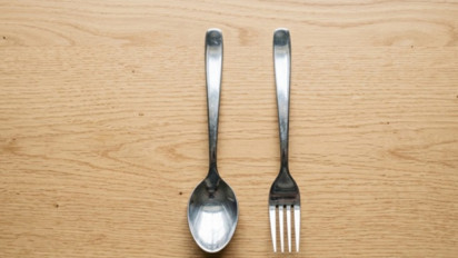 Mitos atau Fakta? Masak Daging Pakai Sendok atau Garpu Logam dapat Lebih Empuk Meski Tanpa Presto