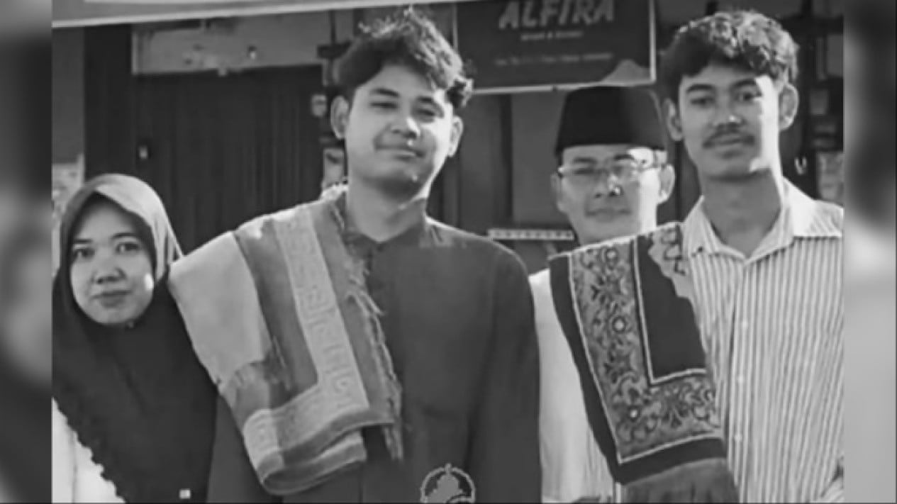News Terpopuler: Polisi Curigai Penyebab Lain Tewasnya Keluarga di Glamping Temanggung, hingga Daging Kurban Dijual Viral
            - galeri foto