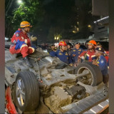 SUV Diduga Hilang Kendali dan Terguling di Tengah Jalan Setiabudi Bandung, Bikin Macet Parah