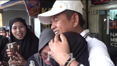 Netizen Salfok Cara Dedi Mulyadi Tenangkan Ibu -ibu PKL yang Menangis Gegara Kiosnya Dibongkar: Pakai Hati
