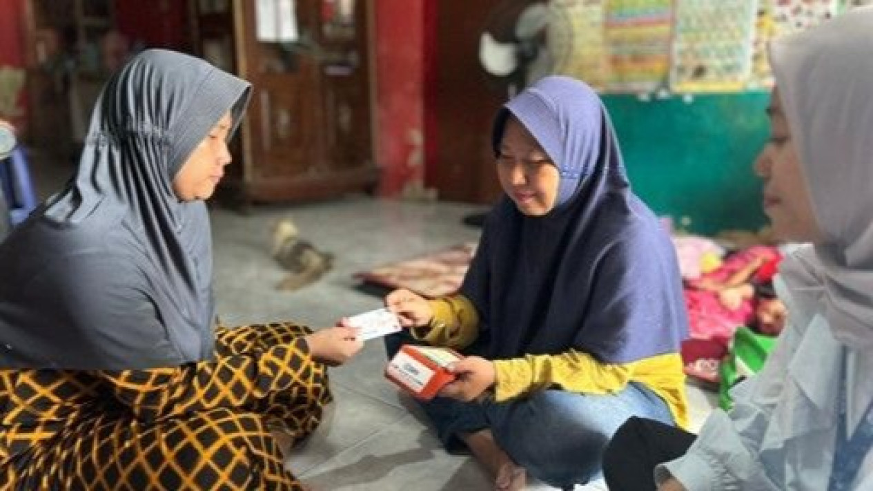 Holding Ultra Mikro Terbukti Tingkatkan Kesejahteraan, Perempuan Ini Sukses Kembangkan Usaha Rumahan hingga Jadi Andalan Transaksi Warga melalui BRILink Agen
            - galeri foto