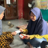 Holding Ultra Mikro Terbukti Tingkatkan Kesejahteraan, Perempuan Ini Sukses Kembangkan Usaha Rumahan hingga Jadi Andalan Transaksi Warga melalui BRILink Agen