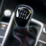 Penggemar Mobil Manual Bersiap Kecewa, Volkswagen akan Stop Opsi Kopling Mulai 2027
