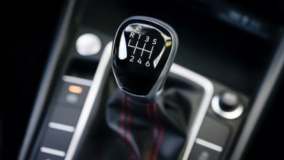 Penggemar Mobil Manual Bersiap Kecewa, Volkswagen akan Stop Opsi Kopling Mulai 2027
