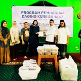 Semangat Iduladha, AIDA Kemlu Azerbaijan dan OIC Youth Indonesia Salurkan Ratusan Paket Kurban di Bogor dan Sukabumi