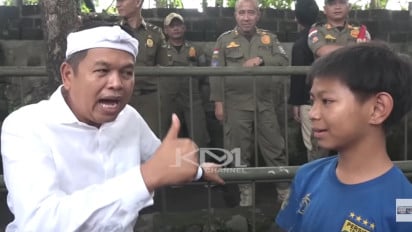 Dedi Mulyadi Panggil Remaja Penjual Rempeyek di Sukajadi, Langsung Borong Dagangan dan Janjikan Tabungan Rp5 Juta