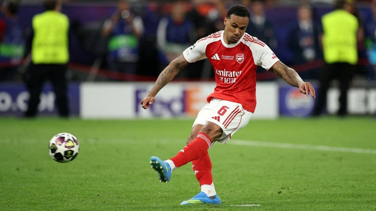 Thierry Henry Heran Gabriel Magalhaes Jadi Penendang Penentu Arsenal dalam Adu Penalti Kontra PSG
            - galeri foto
