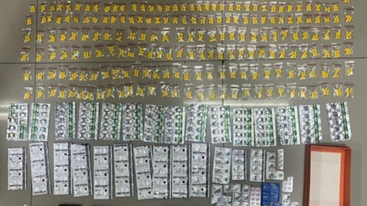 Modus Jualan Kosmetik Dua Pria di Sawah Besar Jakpus Diringkus Polisi Usai Kedapatan Jual Obat Keras
            - galeri foto