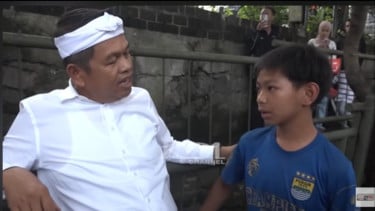 Ditinggal Ayah, Anak SD Penjual Rempeyek Ini Bikin Dedi Mulyadi Salut, Dapat Bonus Rp5 Juta