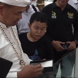 Selain Borong Dagangan UMKM, Dedi Mulyadi Langsung Kepincut HP Rakitan Anak Muda Papua