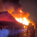 Gudang Limbah Plastik di Cikarang Bekasi Terbakar, Tiga Rumah Warga dan Satu Truk Ikut Hangus