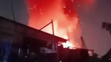 Kebakaran Rumah Dinas di Jatinegara, Sebelas Mobil Damkar Padamkan Api