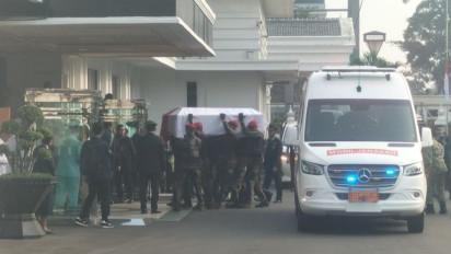 Jenazah Mantan Menhan Ryamizard Ryacudu Tiba di kantor Kementerian Pertahanan