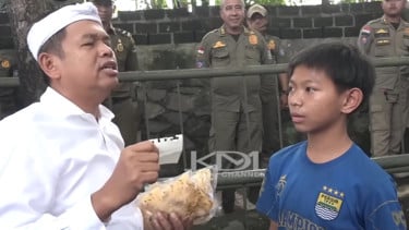 Dedi Mulyadi Salut dengan Remaja Penjual Rempeyek yang Tumbuh Tanpa Ayah: Hebat Kamu Nak