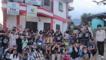 Mengotori Tangan, Merawat Masa Depan: Edukasi Lingkungan di Desa Gongsol