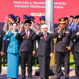 Gubernur Khofifah Pimpin Upacara Peringatan Hari Lahir Pancasila, Tekankan Nilai Pancasila Arah Pembangunan Jatim dan Jangkar Moral Bangsa