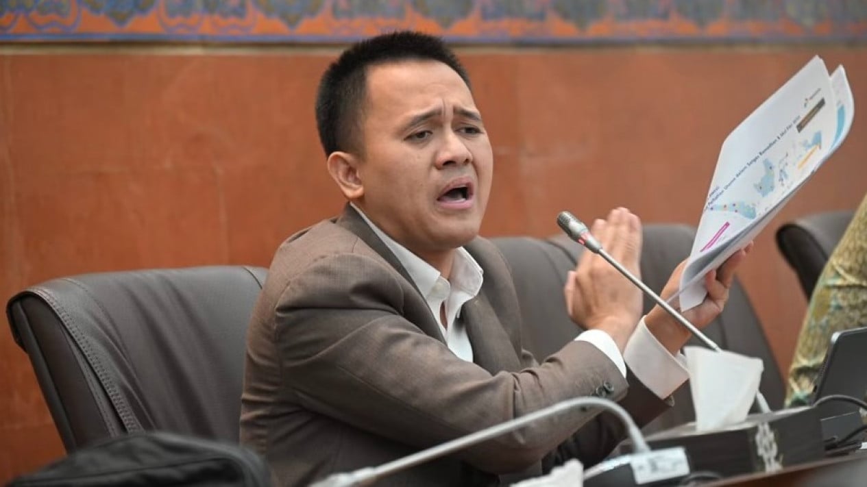 DPR Minta Target dan KPI PT DSI Dijelaskan ke Publik: Berapa Kebocoran Devisa yang Mau Ditutup?
            - galeri foto